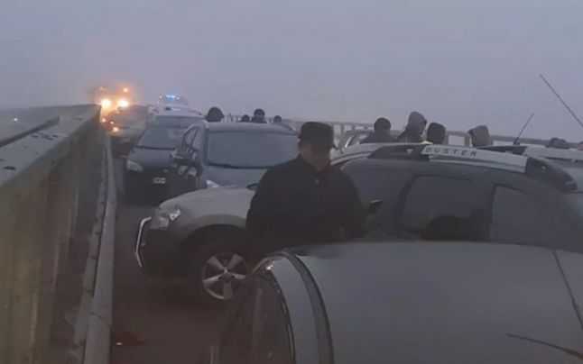 DRDP Braşov, despre carambolul cu 20 de maşini implicate pe DN 15 E60: „Când s-a lăsat ceaţa au ieşit pentru acţionare 3 auto cu 12 tone sare”