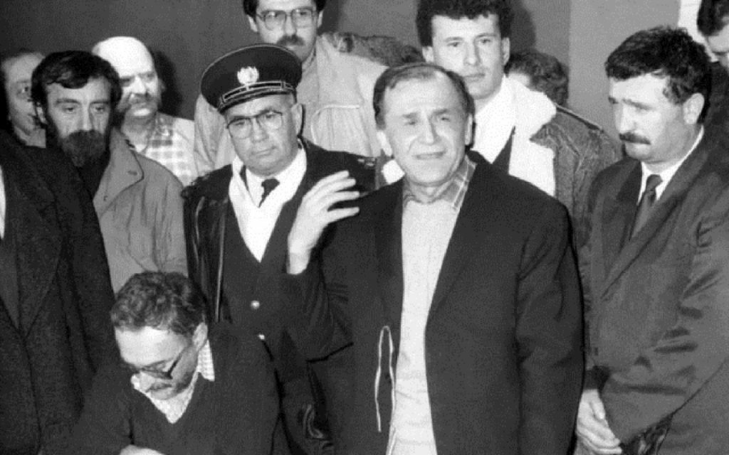 Ion Iliescu scapă de una dintre acuzațiile din dosarul Revoluției din 1989. Cazul riscă să fie judecat de o altă instanță, Curtea Supremă urmează să decidă