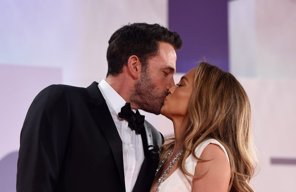 Jennifer Lopez și Ben Affleck se iubesc la fel ca-n prima zi. Cum au fost surprinse cele două vedete