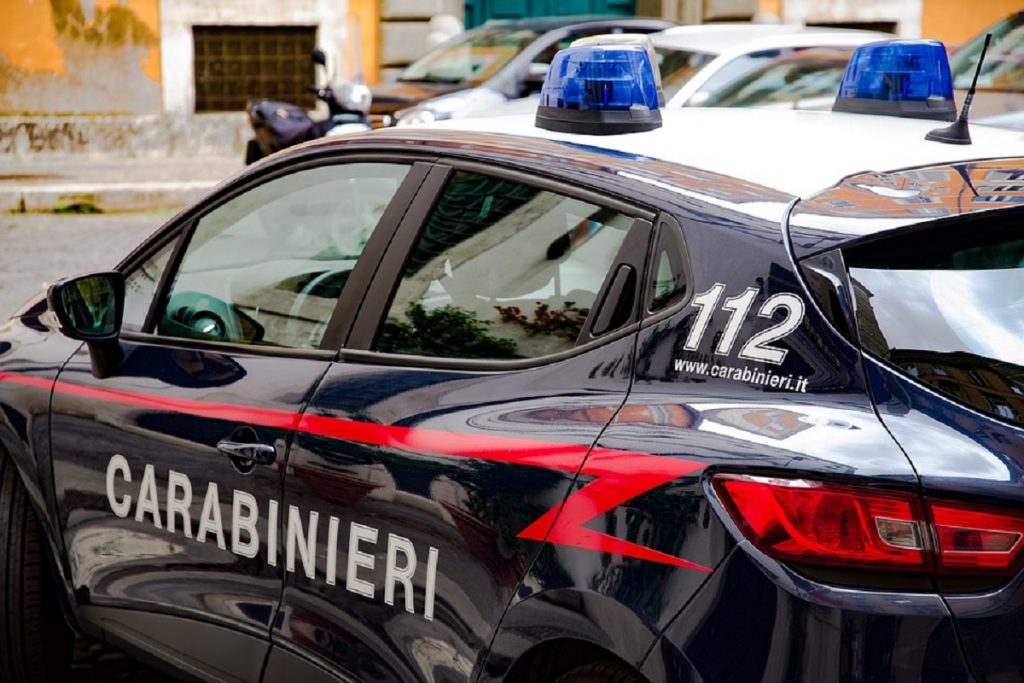 Masacru în Italia. Și-a omorât toată familia, inclusiv soacra, apoi s-a sinucis. Anchetatorii sunt îngroziți de scena crimelor