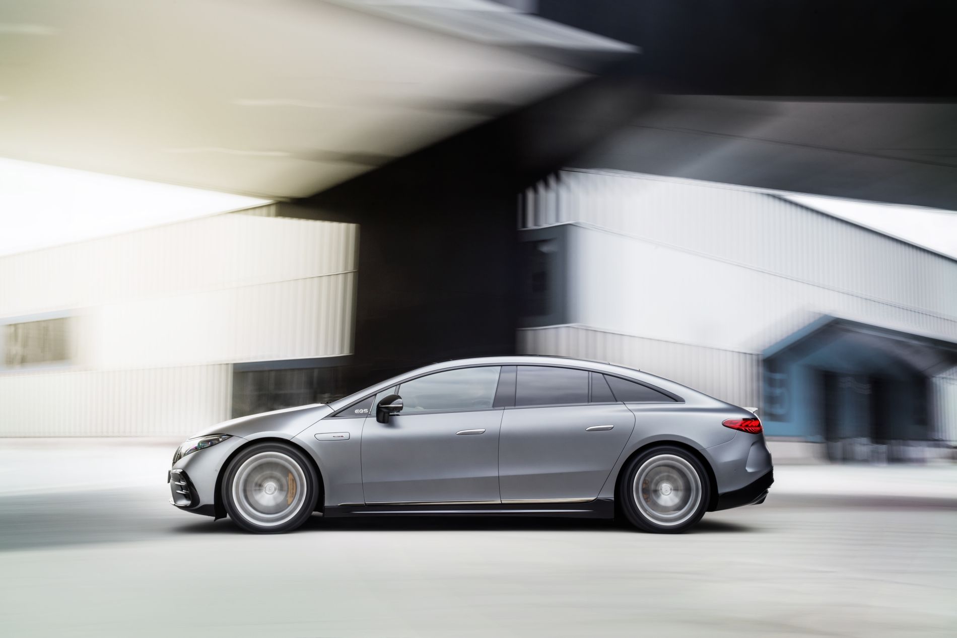 Mercedes-AMG EQS 53 4MATIC+ duce electrificarea la alt nivel. Modelul dispune de 761 CP