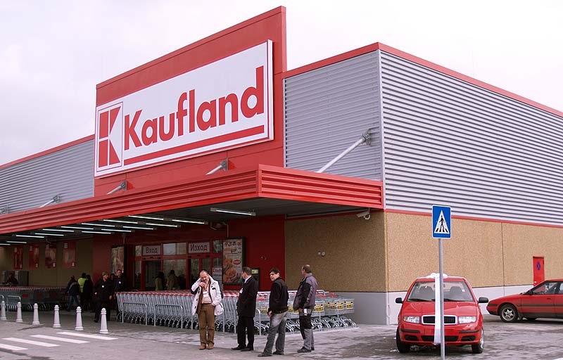 Nereguli importante la Kaufland într-un mare oraș din România. Inspectorii au retras produse de la vânzare