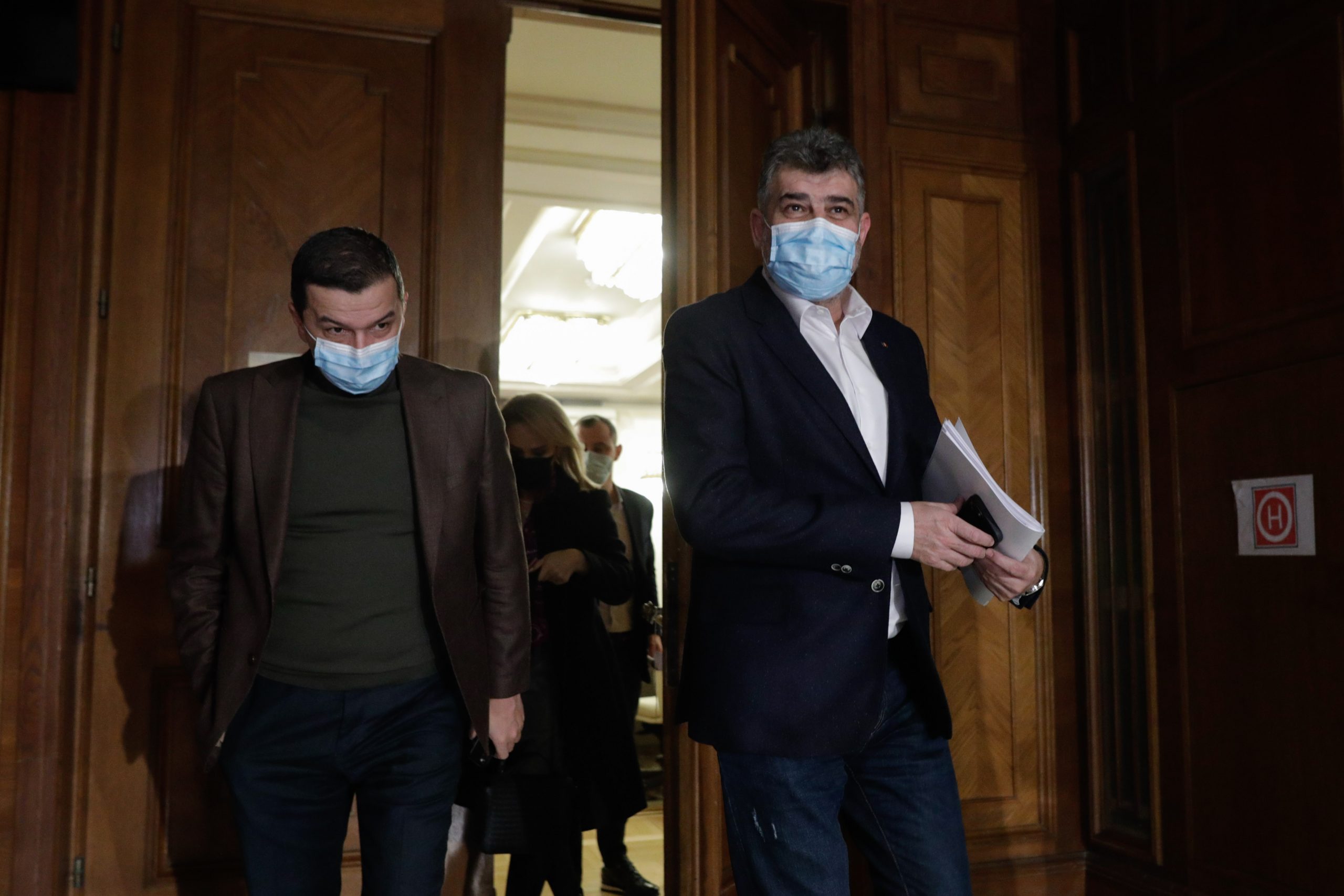 Pachetul pregătit de Guvernul PSD-PNL. Cu cât ar crește alocațiile și salariul minim - Surse