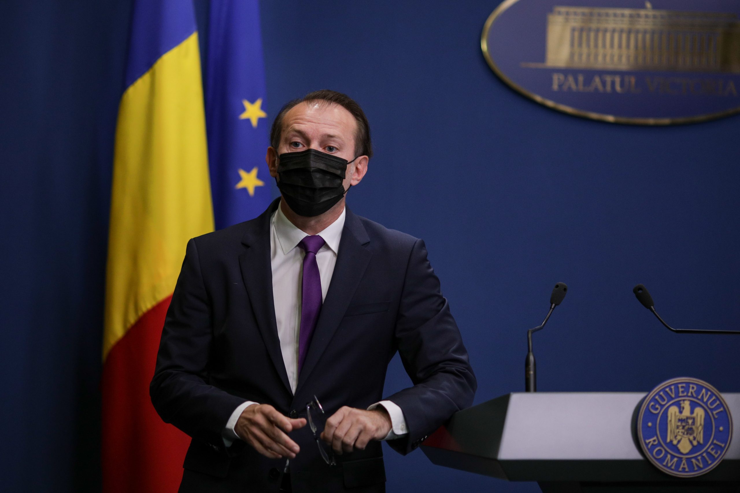 Reacția lui Dacian Cioloș când a fost întrebat dacă l-ar accepta din nou pe Florin Cîțu premier. ”Haideți să trecem la lucuri serioase”