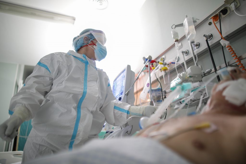 Avocatul Poporului sare în apărarea medicilor după ce Poliția Capitalei a transmis că nu pot fi audiați online sau la spital