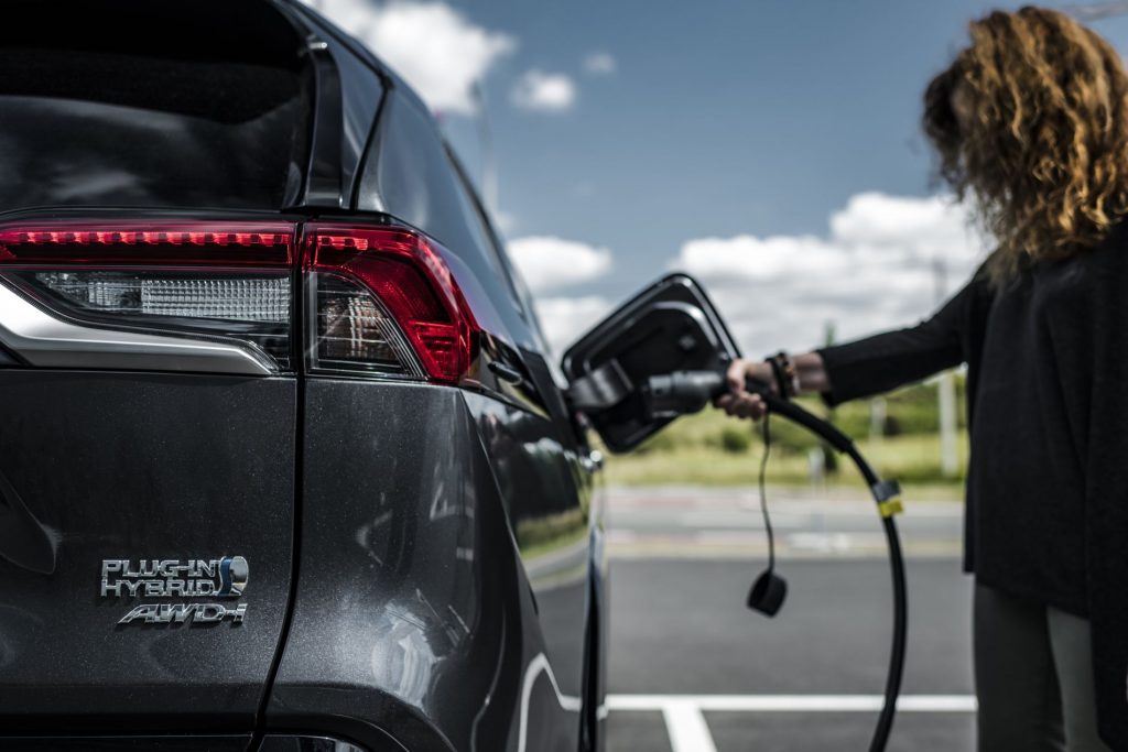 Listă de comenzi deschisă pentru Toyota RAV4 Plug-in Hybrid. Cât costă în România