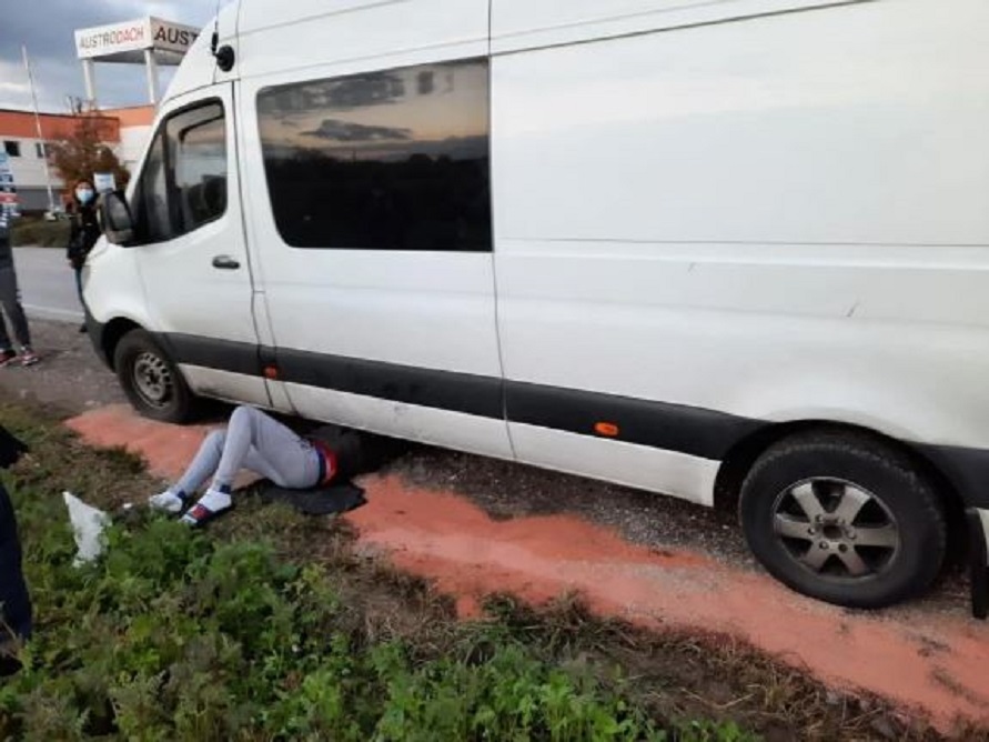 Un roman a ajuns in presa din Austria dupa ce a alimentat cu benzina, in loc de motorina