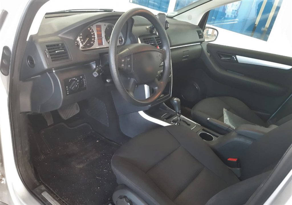 Un șofer român a inversat pedalele mașinii. Ce s-a întâmplat atunci când a ajuns cu ea la RAR