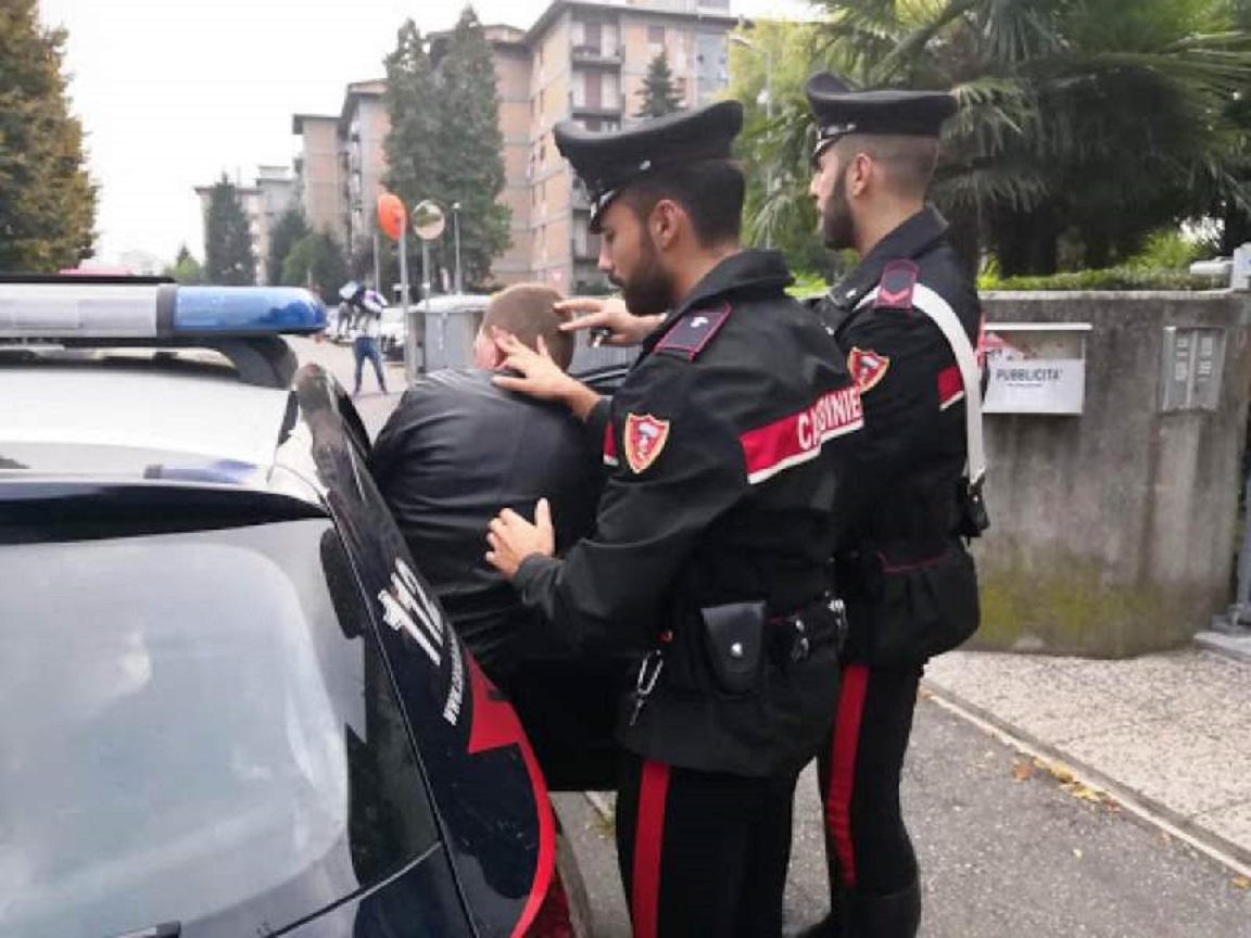 Un tanar de doar 17 ani din Italia s-a imbogatit din certificate verzi falsificate