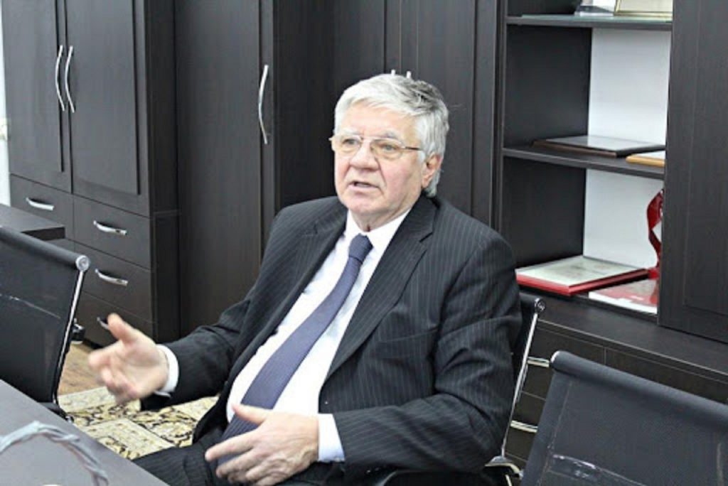 Ambasadorul Ungariei în Republica Moldova, acuzat că a lovit un polițist cu mașina. Diplomatul blocase autobuzul centrului de vaccinare anti-covid