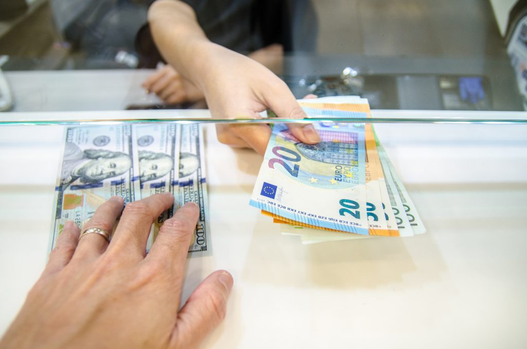 Curs valutar BNR miercuri, 24 noiembrie 2021. Euro, dolar și valute forte- cotațiile zilei