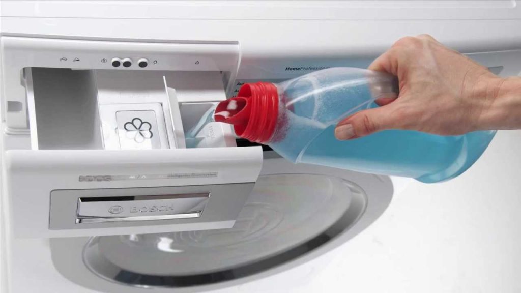 Cum îţi dai seama că pui prea mult detergent în maşina de spălat. Care este cantitatea corectă, de fapt
