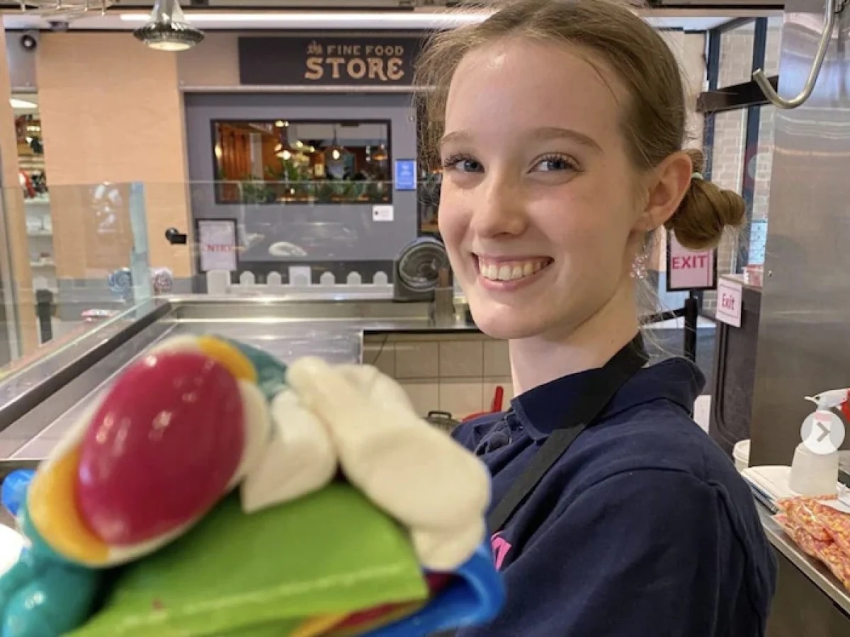 O fata de 19 ani si-a imbogatit familia cu o idee geniala. Afacerea parintilor ei era in prag de faliment