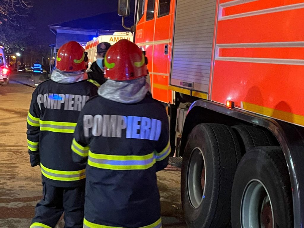 Situație halucinantă la ușa secției Covid. Managerul Spitalului Judeţean Ploieşti, împiedicat să intre după incendiu: „Cui să cereţi aprobare? Deschideţi-mi”