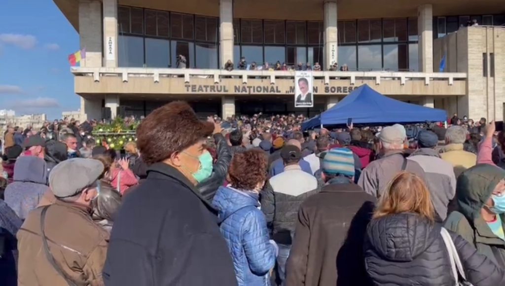 Scandal colosal la înmormântarea lui Petrică Mîțu Stoian. O femeie a cerut să vină Poliţia