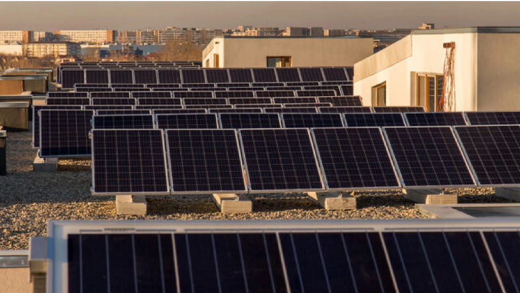 Panourile solare montate pe bloc realizeaza economii substantiale la factura de caldura