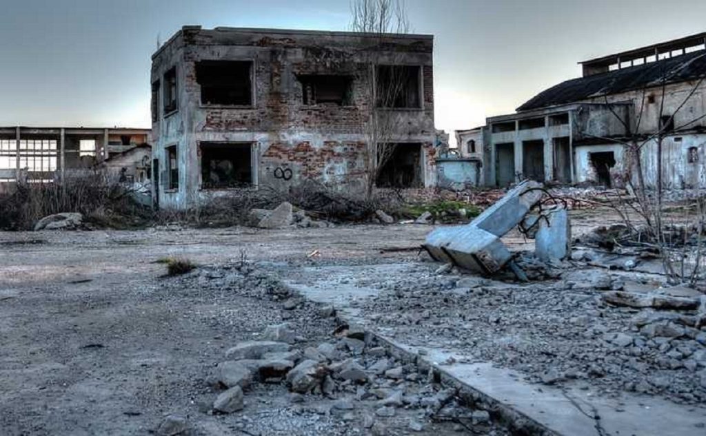 Ce se întâmplă cu românii care deţin clădiri sau terenuri lăsate în paragină. Era şi timpul pentru o astfel de lege