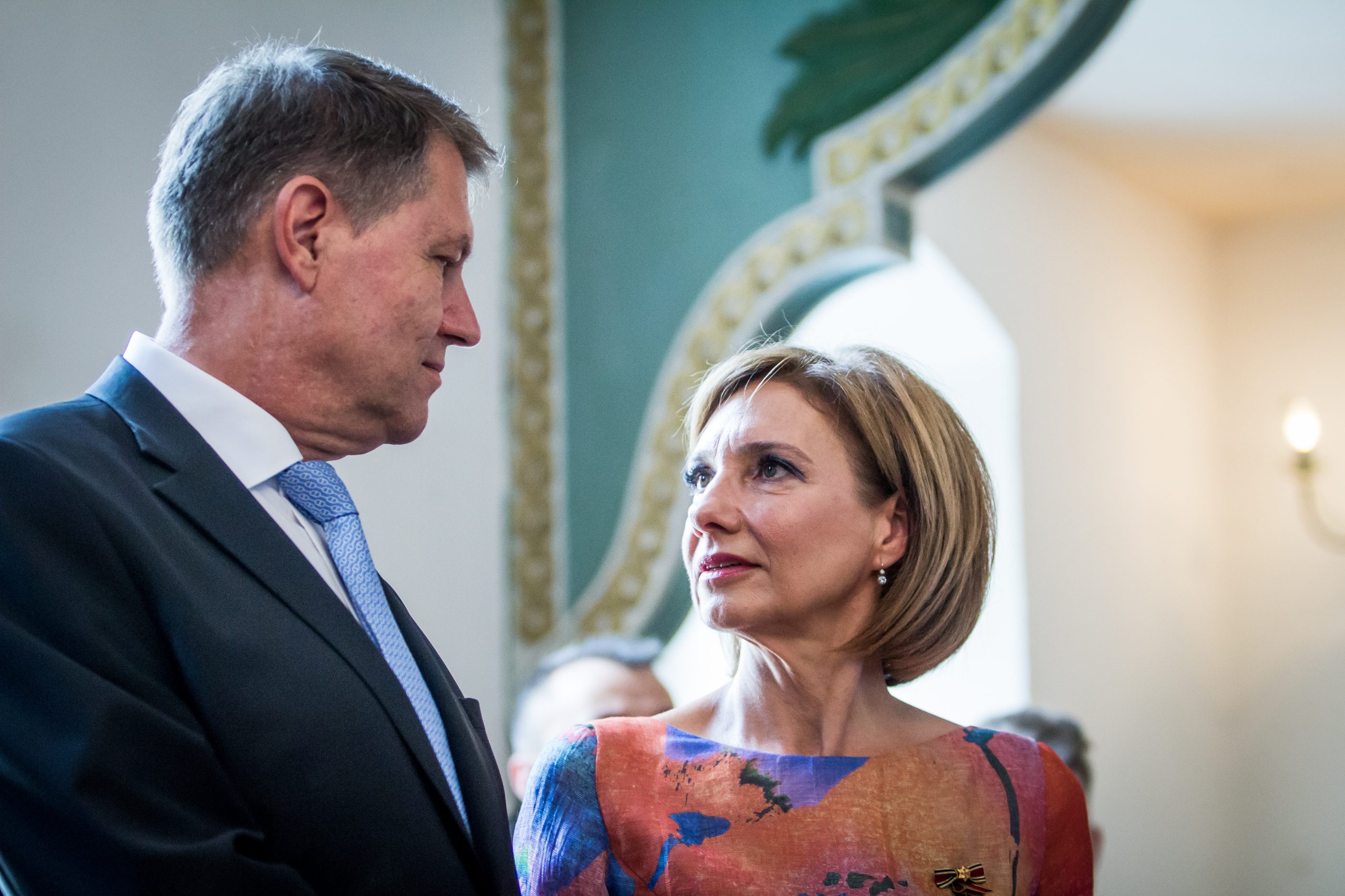 Ce probleme cu legea ar putea avea Carmen Iohannis. Și președintele este vizat de plângerea făcută