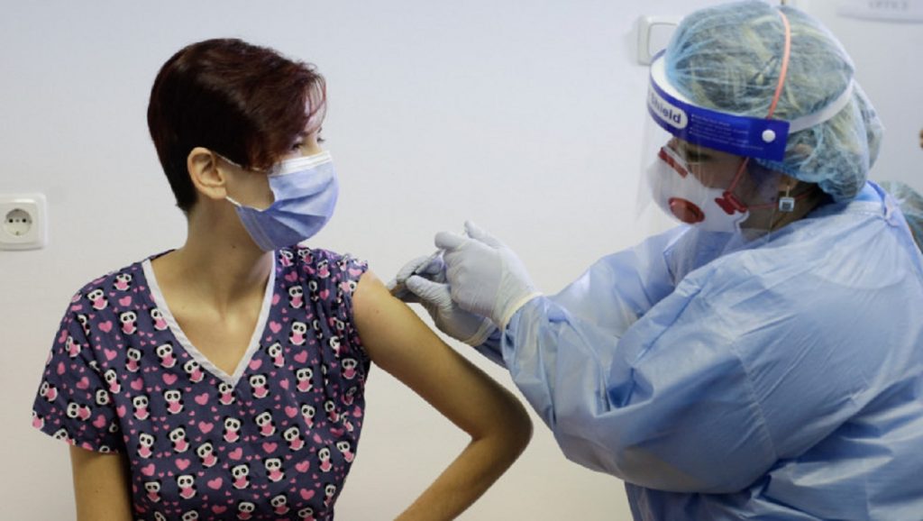 Valul 4 al pandemiei poate fi stopat doar prin vaccinare