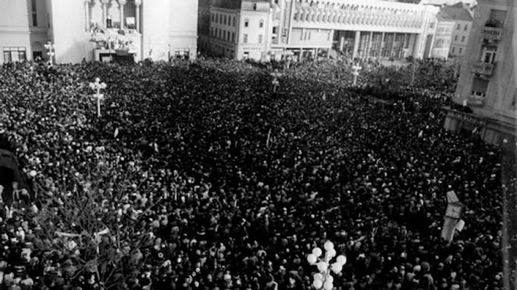 18 decembrie 1989. „Fraților, se dărâmă șandramaua!”