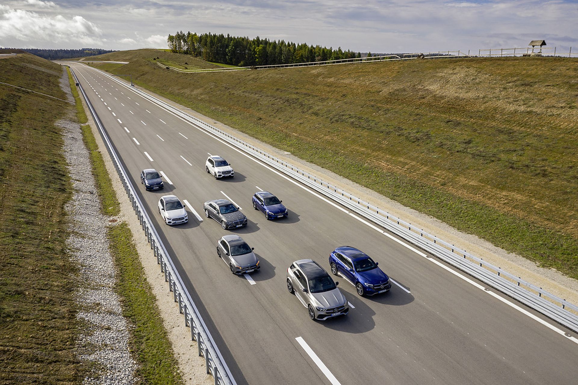 Mercedes-Benz este primul producător auto autorizat să ofere un sistem autonom de rulare de nivel 3. Ce înseamnă acest lucru