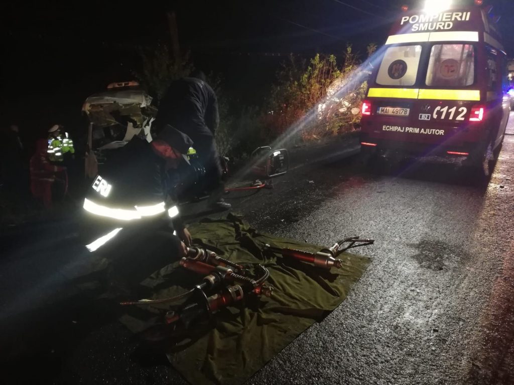 Accident rutier grav în Ialomița, soldat cu distrugerea unei ţevi de gaze după ce două autoturisme s-au ciocnit. Șase persoane au fost evacuate din locuinţe