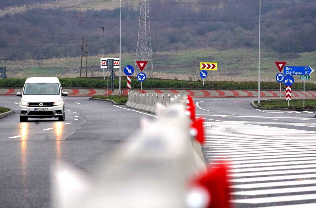 Furturi de motorină și lemn de pe șantierul Autostrazii Transilvania. Sfaturi de la Ministerul Transporturilor: „Constructorul să permită accesul Poliției”