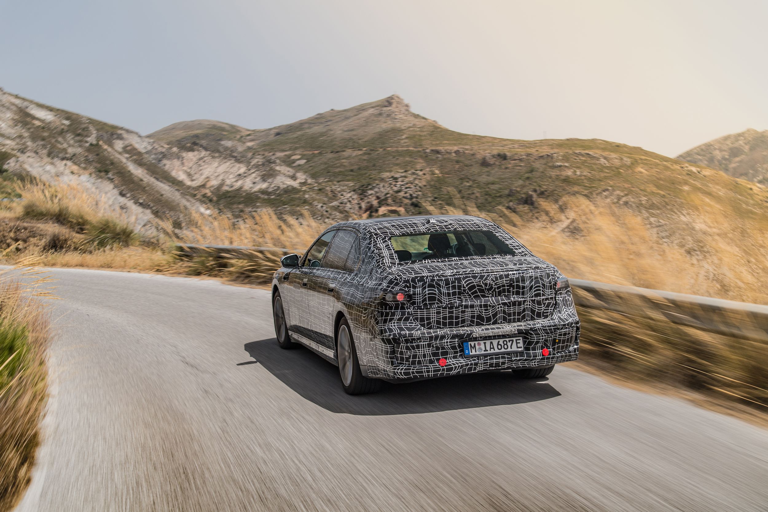 Au început testele cu viitorul BMW i7 în condiţii extreme. Sedanul electric de lux va fi prezentat anul viitor