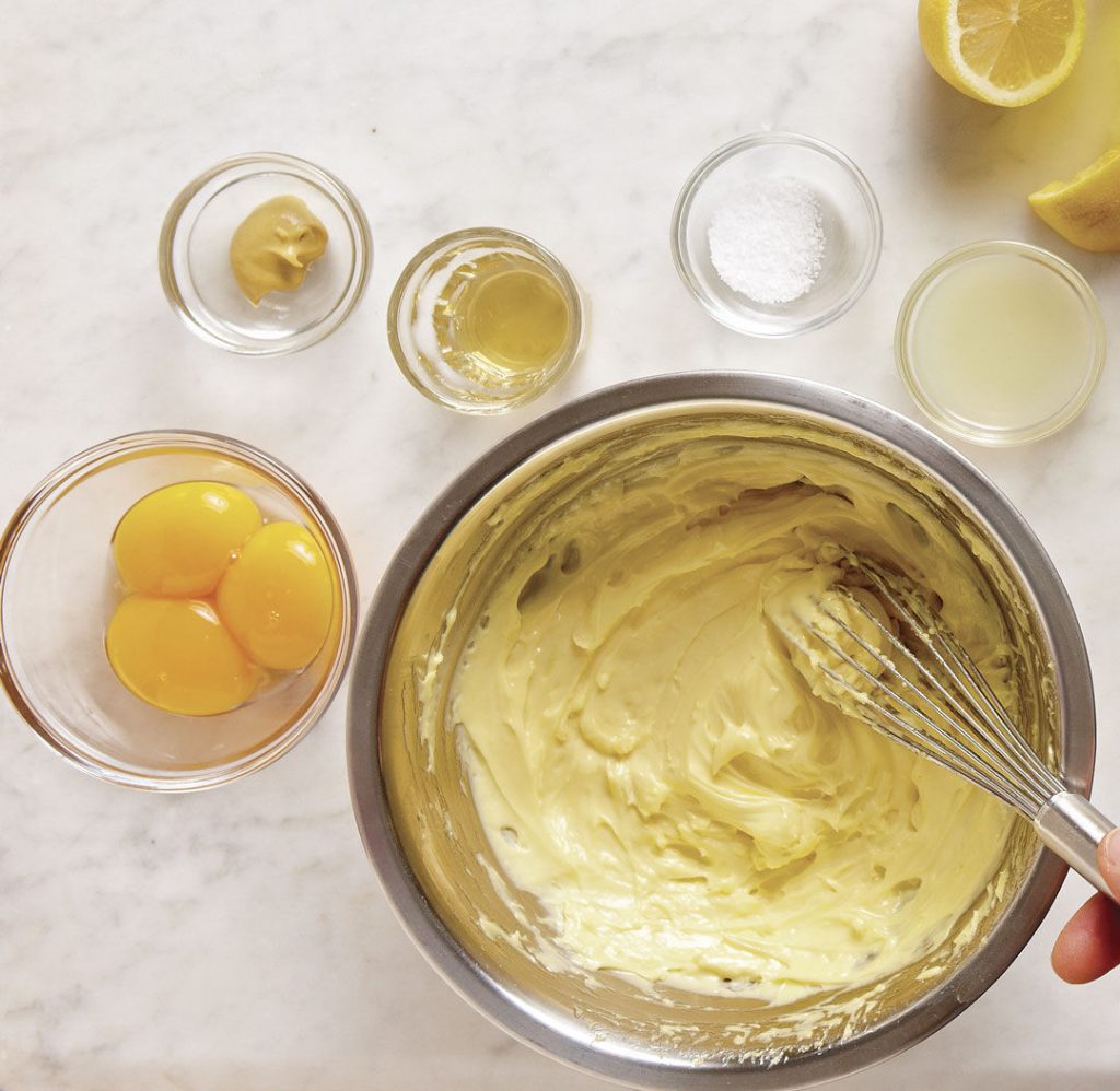 Ce trebuie să faci ca maioneza să nu se taie niciodată. Cele două ingrediente speciale pe care trebuie să foloseşti 