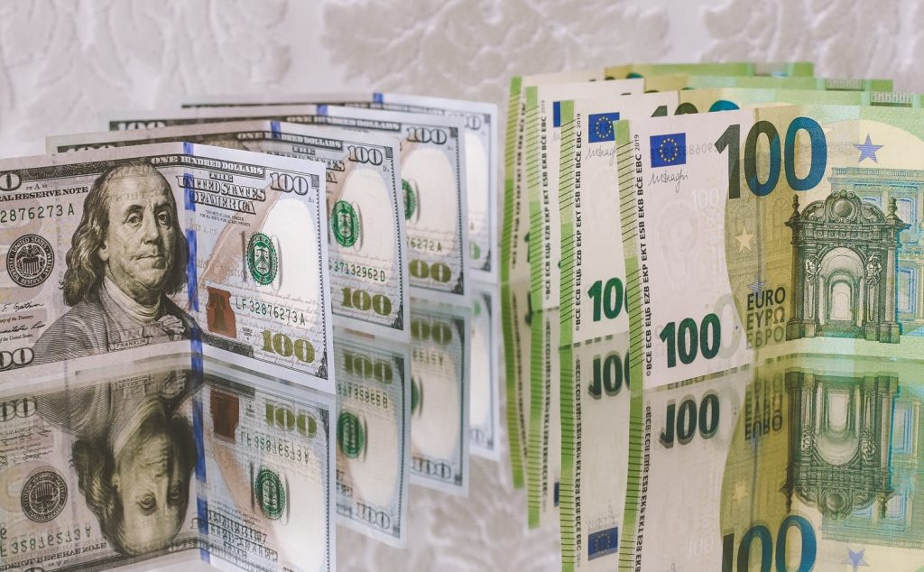 Cea mai căutată monedă înainte de Sărbători. Culmea, nu e vorba de euro sau dolar