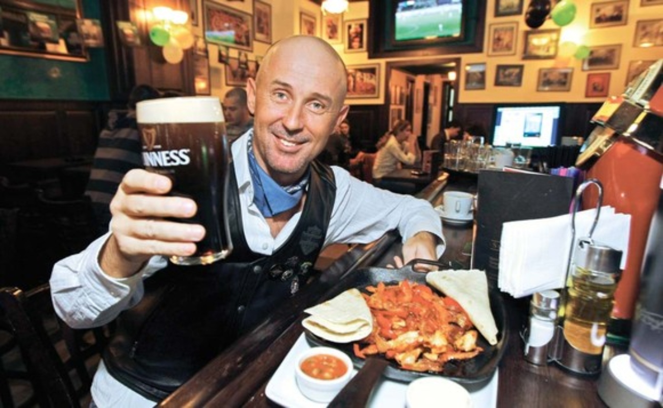 Câți bani costă un burger la restaurantul lui Mugur Mihăescu