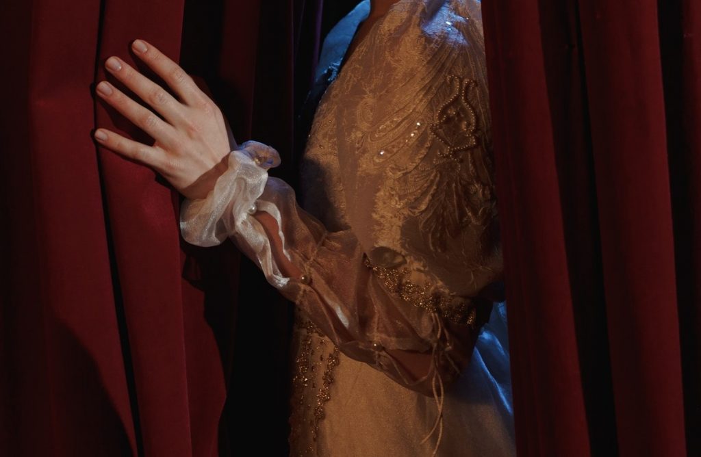 Imagini greu de privit cu o mare actriţă din România. E de nerecunoscut. Era o frumuseţe în tinereţe