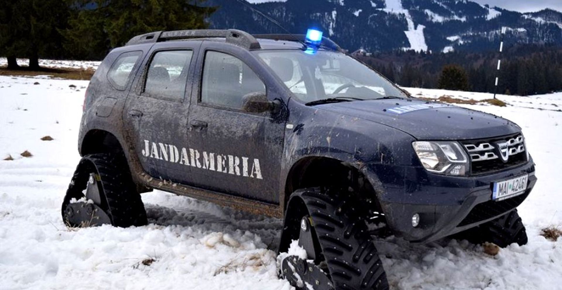 Imagini spectaculoase cu Duster-ul cu senile al jandarmilor montani de la Ranca