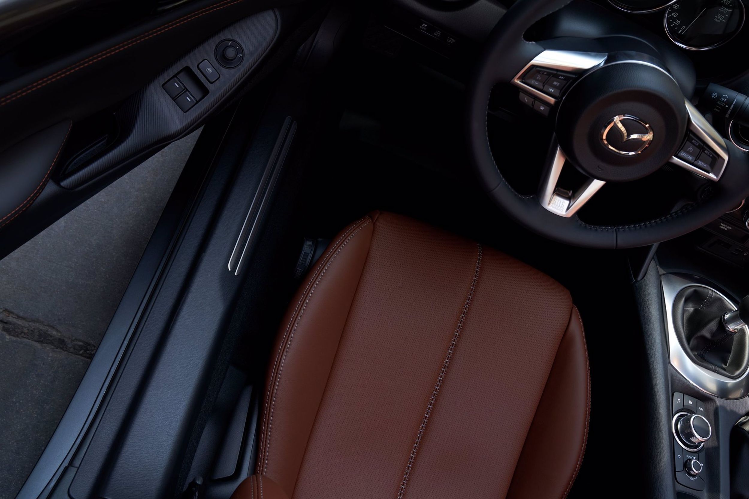 Upgrade pentru Mazda MX-5. Modelul sport primește o suspensie mai performantă și noi finisaje