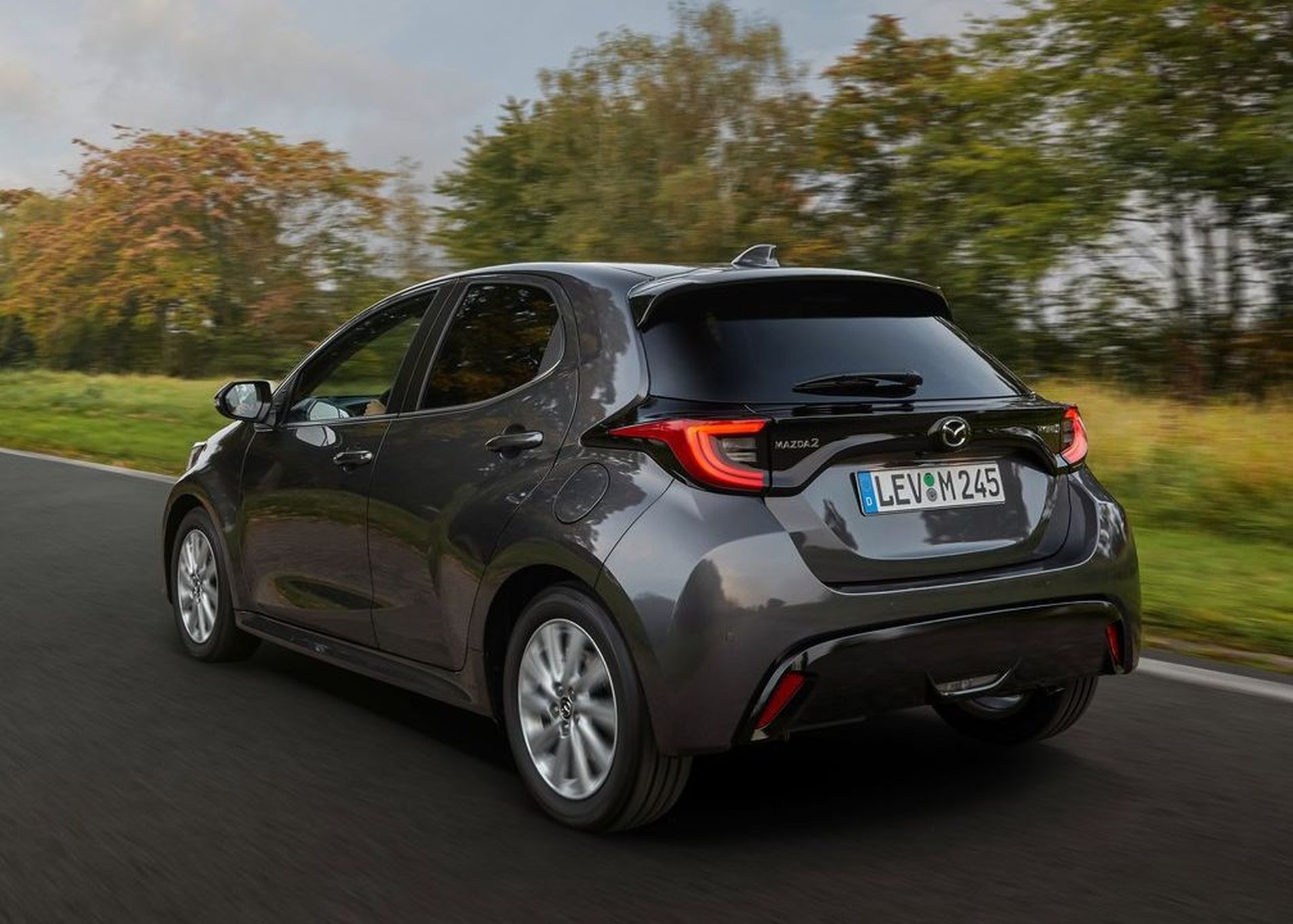 Mazda 2 este primul model al companiei dotat cu sistem de propulsie hybrid. Ce performanțe are