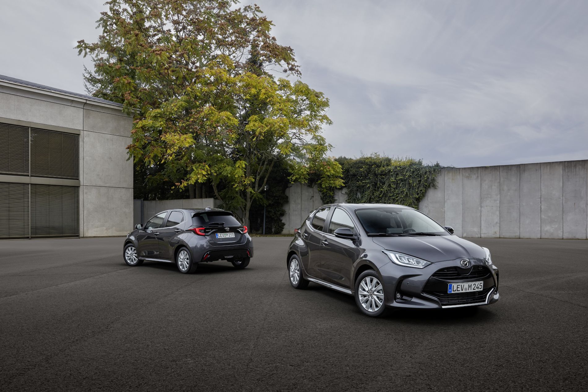 Mazda 2 este primul model al companiei dotat cu sistem de propulsie hybrid. Ce performanțe are