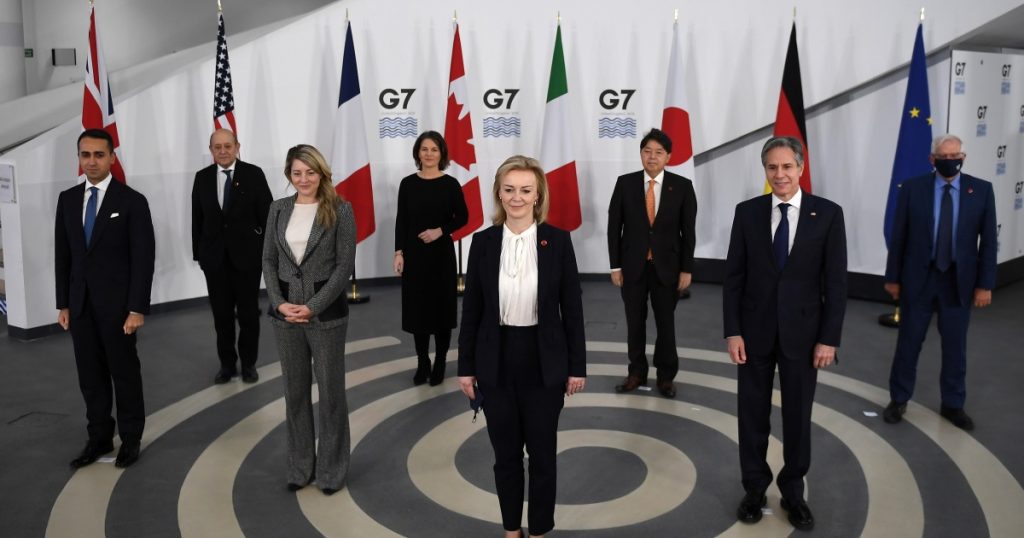 NATO continuă amenințările la adresa Rusiei. Avertismentul venit de la șefa diplomației britanice pentru Putin