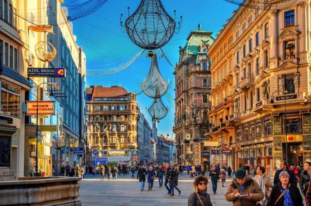 Oraşul din România care rivalizează cu Viena. Din ce în ce mai mulţi turişti străini vin aici