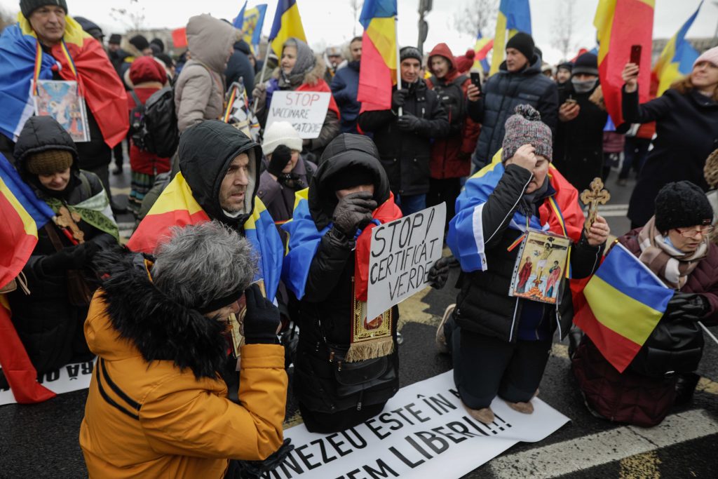 Update. Parlamentul, luat cu asalt de protestatari. George Simion: „Mâine și săptămânile următoare la Guvern” LIVE VIDEO