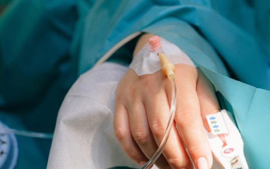 Persoanele care au avut coronavirus, mai predispuse la reinfectarea cu Omicron