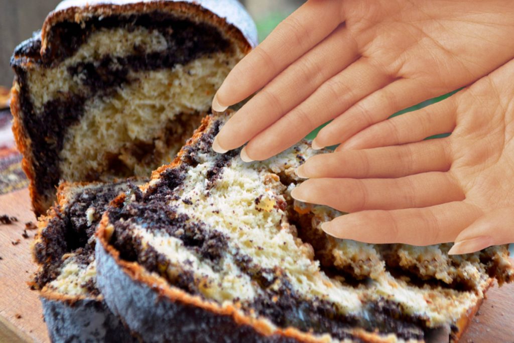 Reţeta veche de cozonac moldovenesc. Ingredientul secret pus de moldovence ca să iasă şi mai pufos