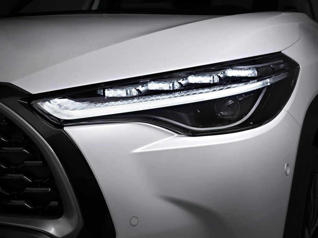 Toyota a prezentat Corolla Cross pentru piața europeană. Noul model oferă până la 199 CP