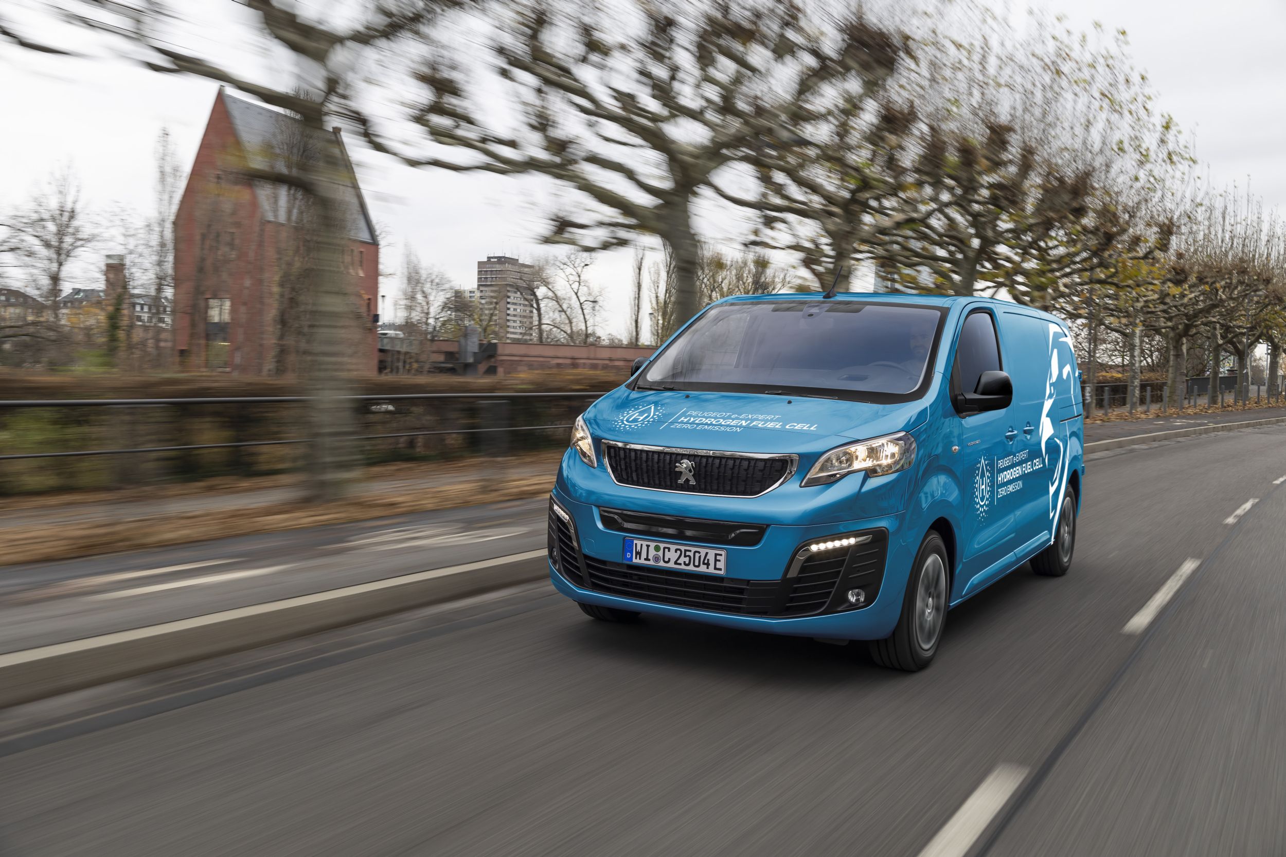 Peugeot e-Expert Hydrogen a intrat în producție. Ce autonomie are acest vehicul utilitar alimentat cu hidrogen
