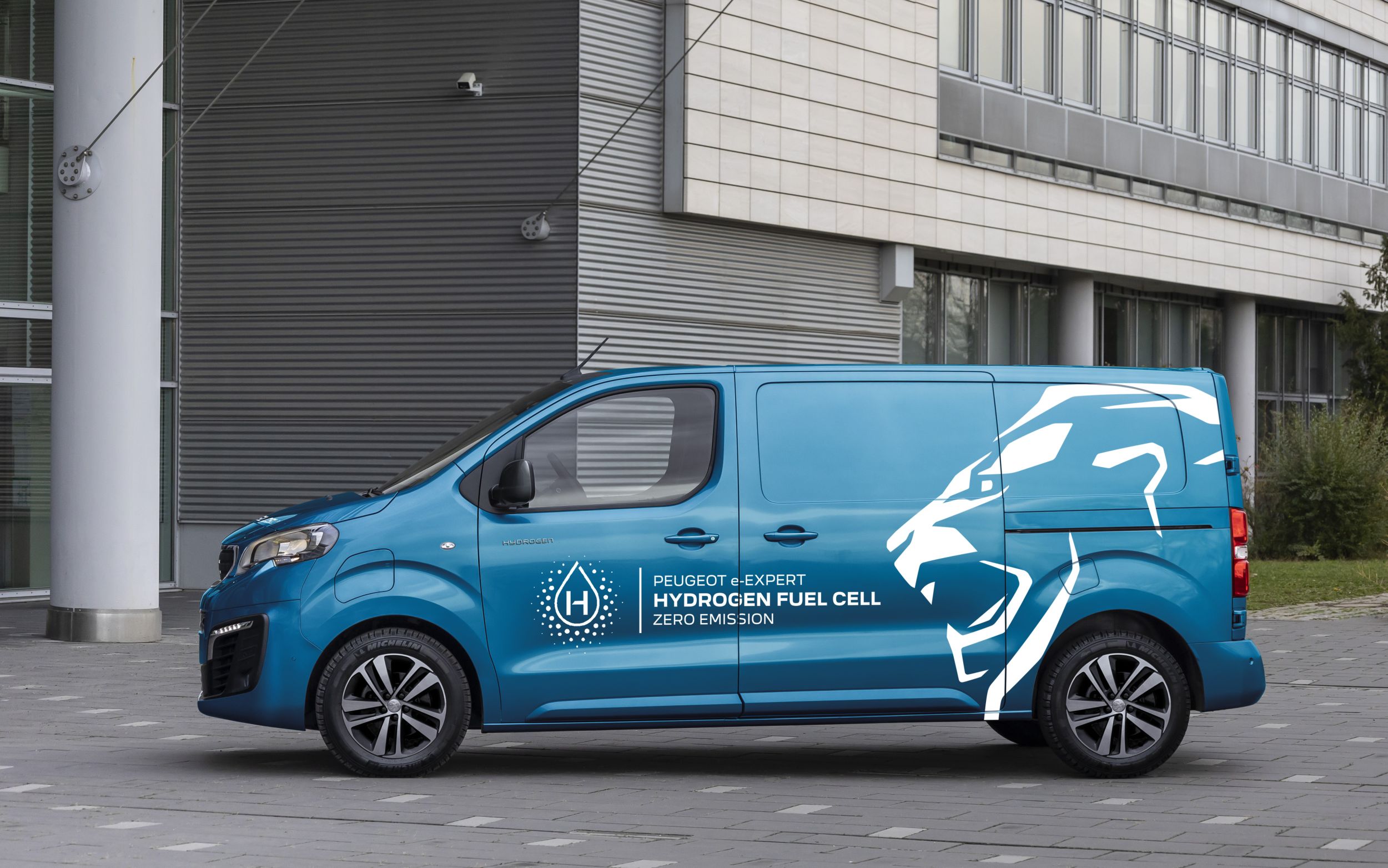 Peugeot e-Expert Hydrogen a intrat în producție. Ce autonomie are acest vehicul utilitar alimentat cu hidrogen