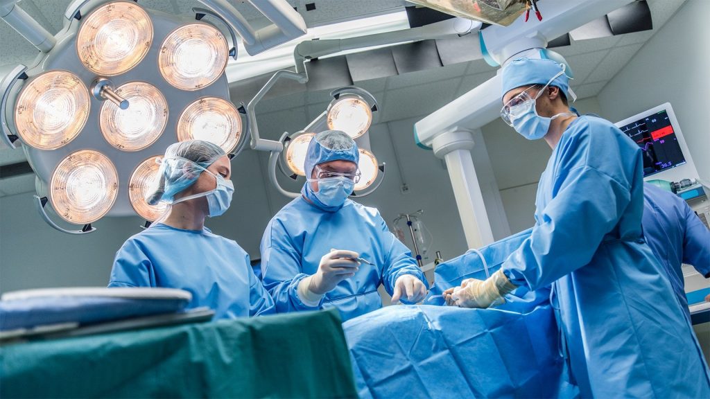 Ce amendă a primit o doctoriță din Austria care a tăiat piciorul greșit al unui pacient de 82 de ani. S-a apărat spunând că l-a marcat greșit