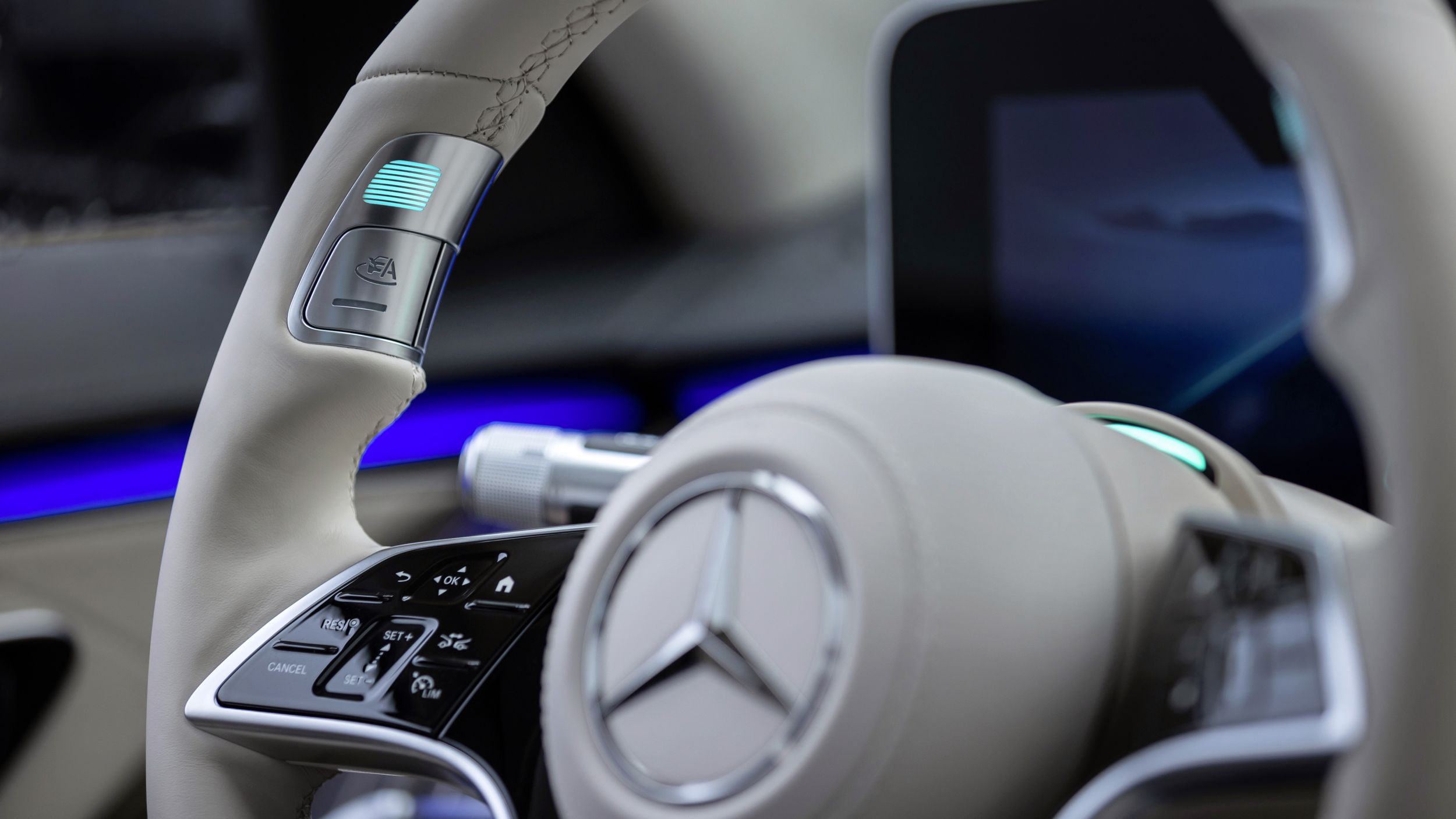 Mercedes-Benz este primul producător auto autorizat să ofere un sistem autonom de rulare de nivel 3. Ce înseamnă acest lucru