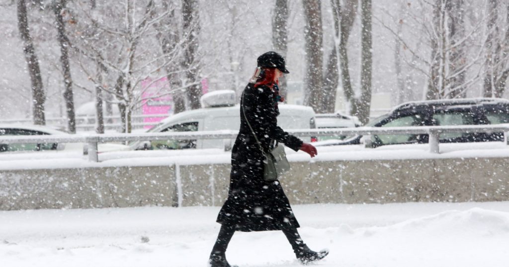 Meteorologii au anuntat cand ninge in Bucuresti
