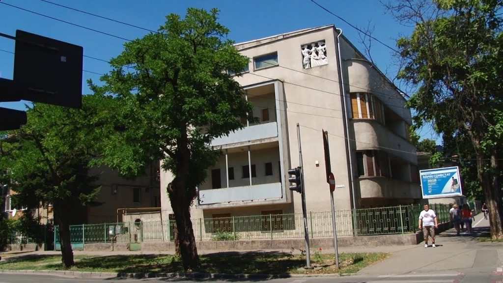 Povestea celor trei vile ale lui Ceaușescu, din Timișoara: cea îmbrăcată în mozaic albastru, imobilul istoric și Casa cu Trei Fete