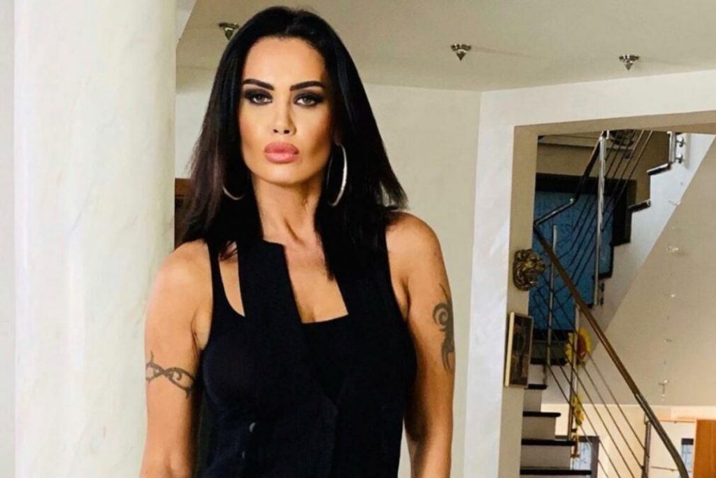 Ce i-ar fi făcut Oana Zăvoranu şoferului care a ameninţat-o cu un cuţit în trafic. Vedeta a fost filmată