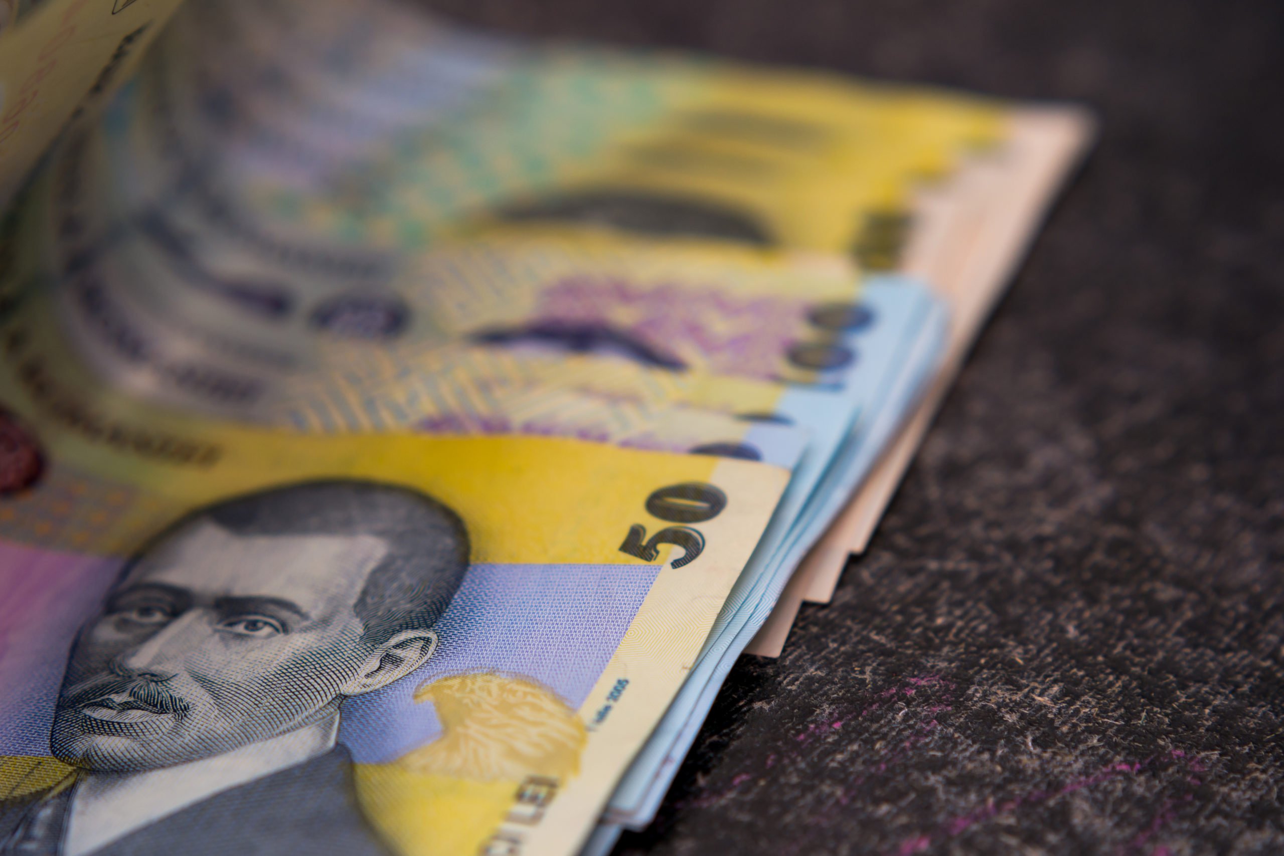 Ce loc rusinos ocupa Romania in topul salariilor minime pe economie din UE